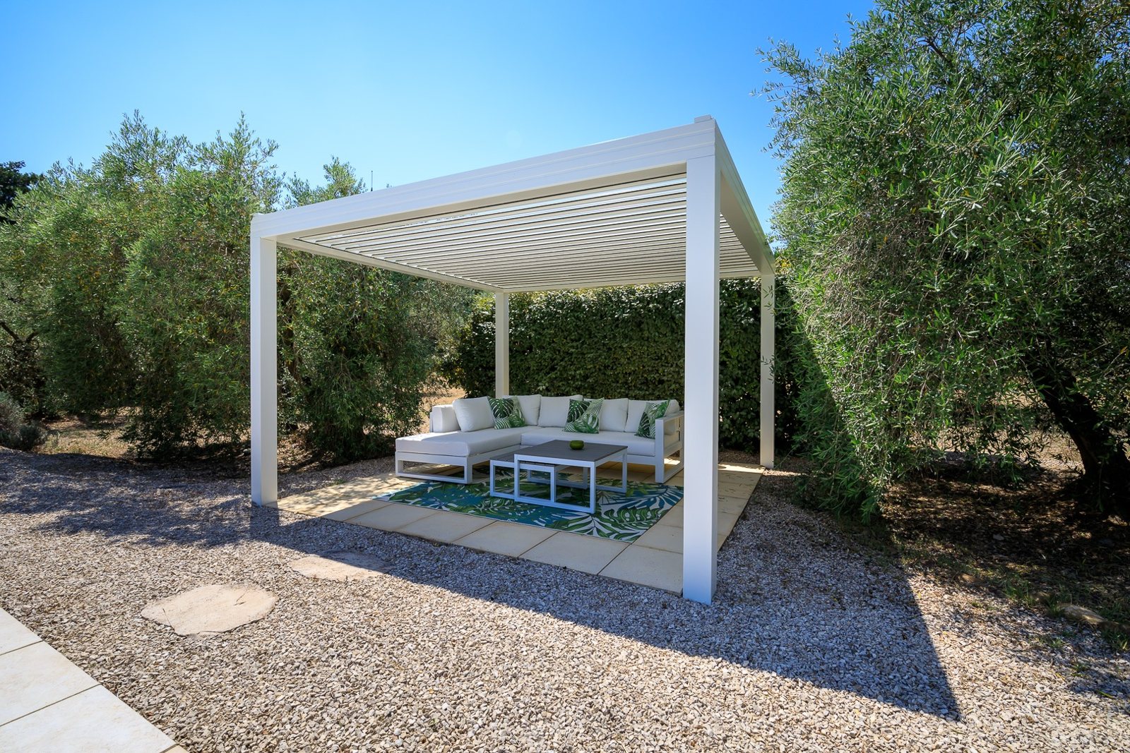 Photo de référence d’une pergola autoportée claire