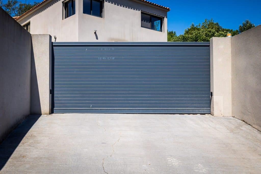 Portail coulissant aluminium gris anthracite