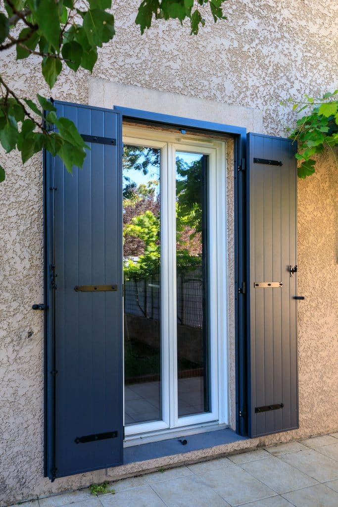 volet battant aluminium gris anthrancite