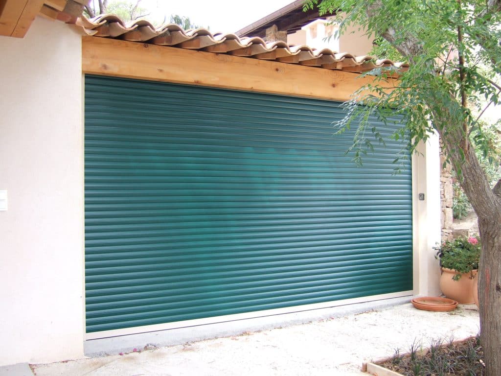 porte de garage enroulable verte